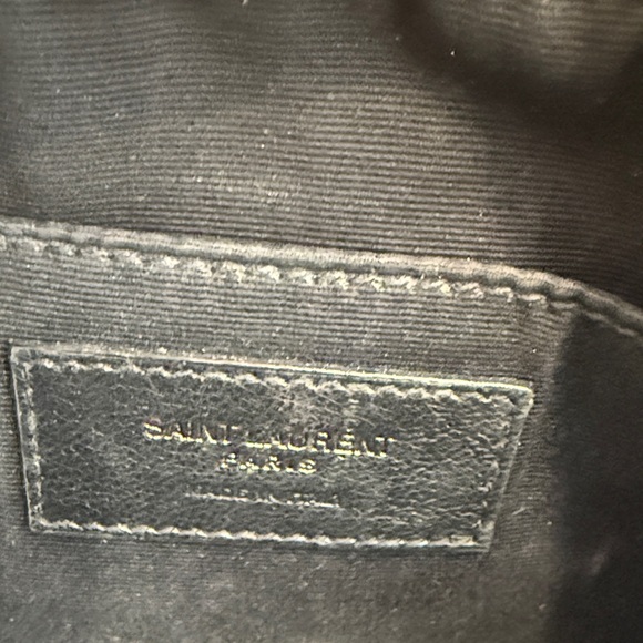 Yves Saint Laurent Lou Camera Bag in grained leather - Picture 3 of 4